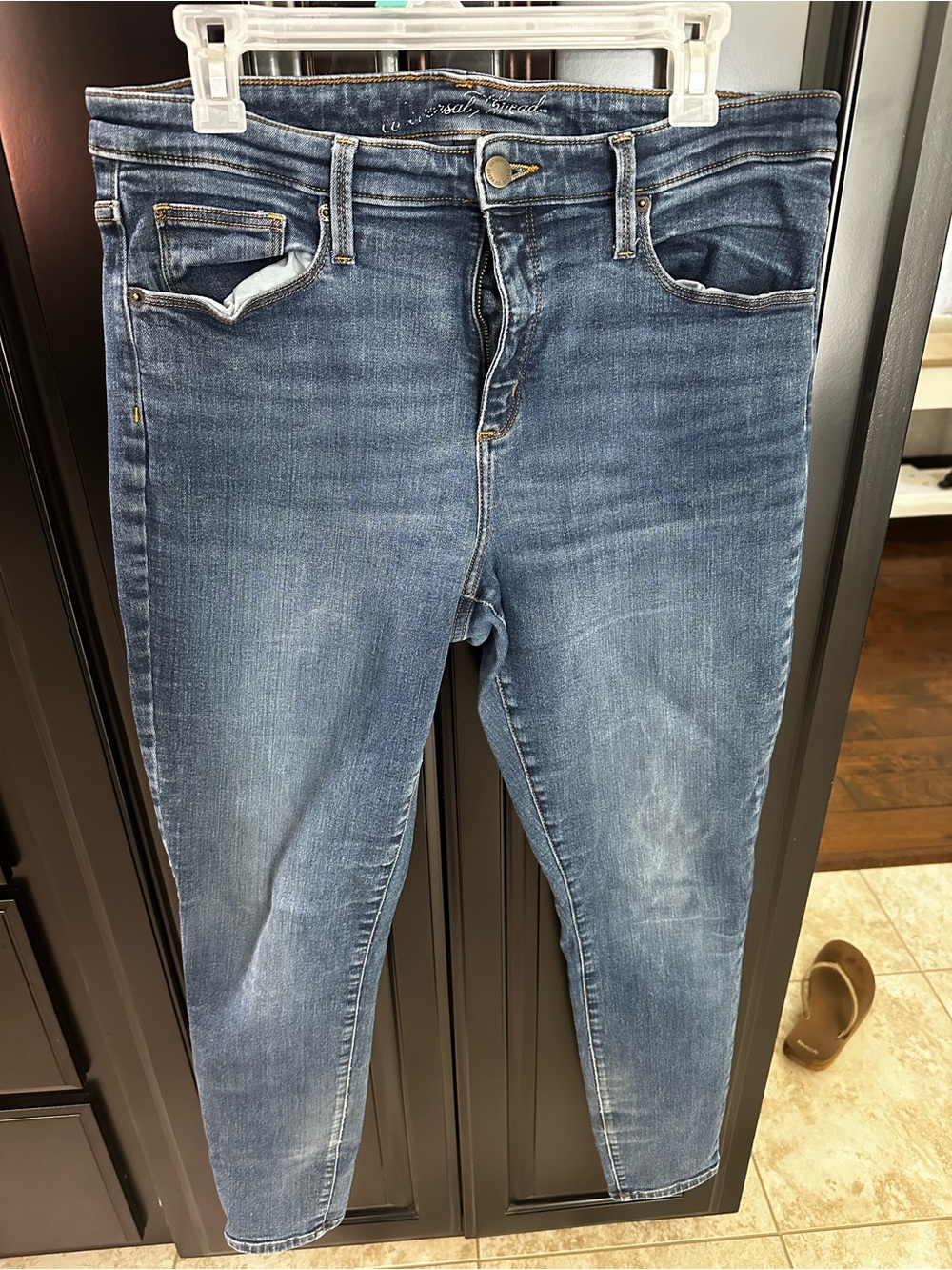Universal Thread Women's Skinny Jeans in Medium Blue Wash size 14/31L